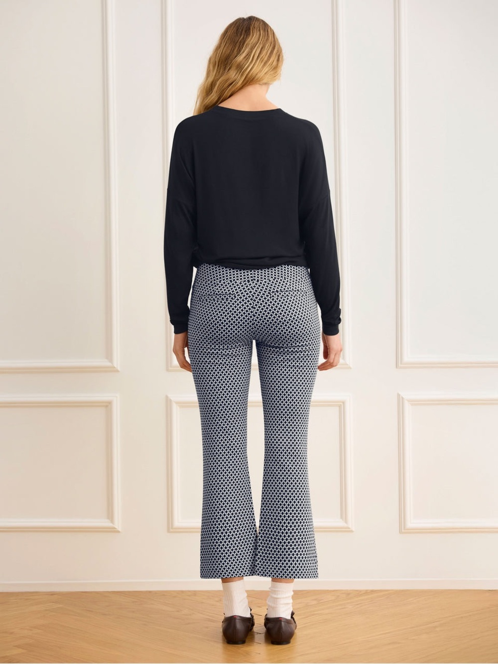CAbi Mod Crop Navy and White pants, Women's Size Large - Picture 2 of 5